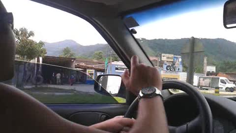 I drive and sing