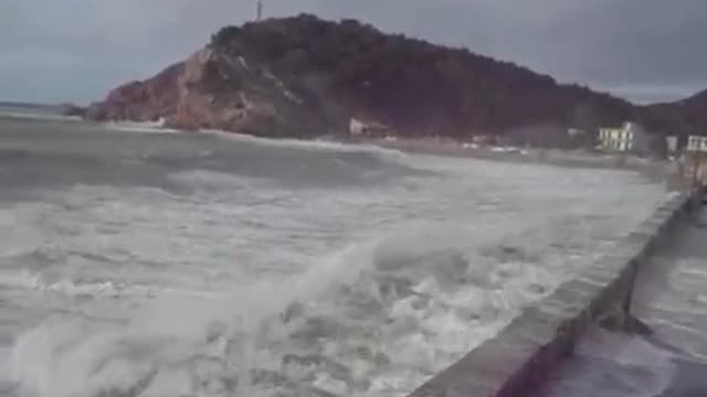 Waves In Sutomore-Montenegro