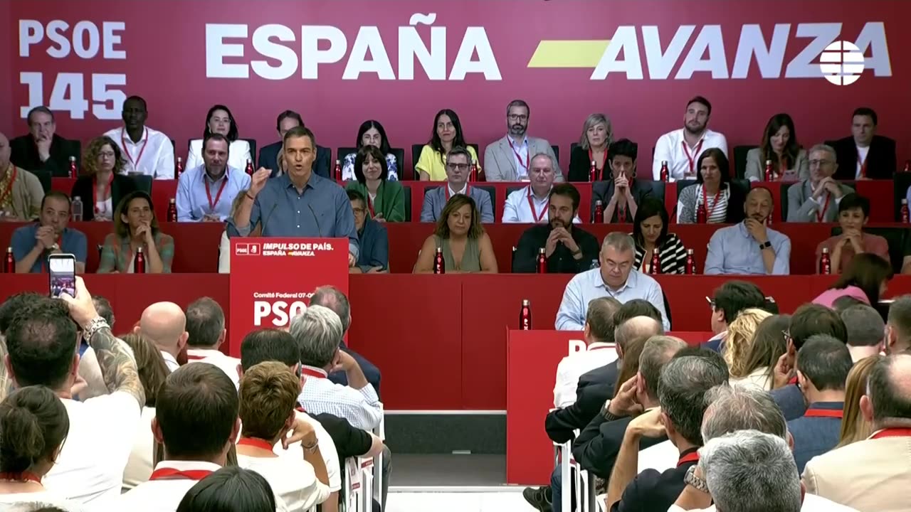 Sánchez arranca el Comité con elogios a Illa y la promesa de cohesión en Cataluña y España