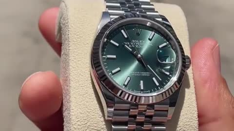 Rolex New Log 126234 Super Green Dial 36 Diameter Five Strain Chain