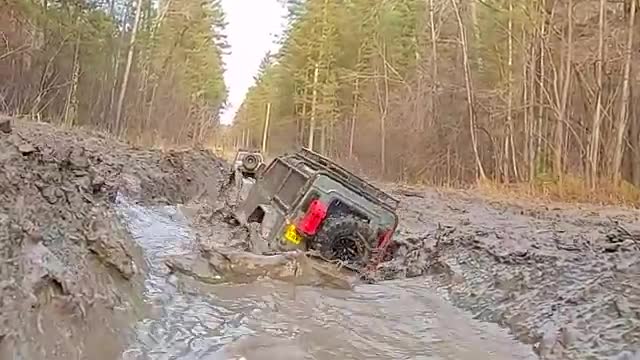 RC car challenge: Land Rover, Jeep, Mercedes and Axial Wraith on remote control OFF Road adventures