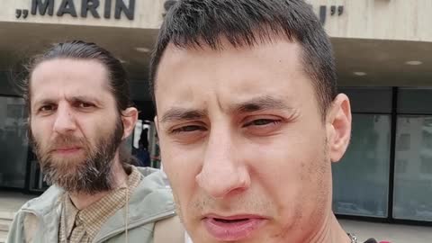 Partea 2- Duminica 30.05.2021 Mihai si vecinul Sorin la Maratonul vaccinarii in Teatru din Craiova