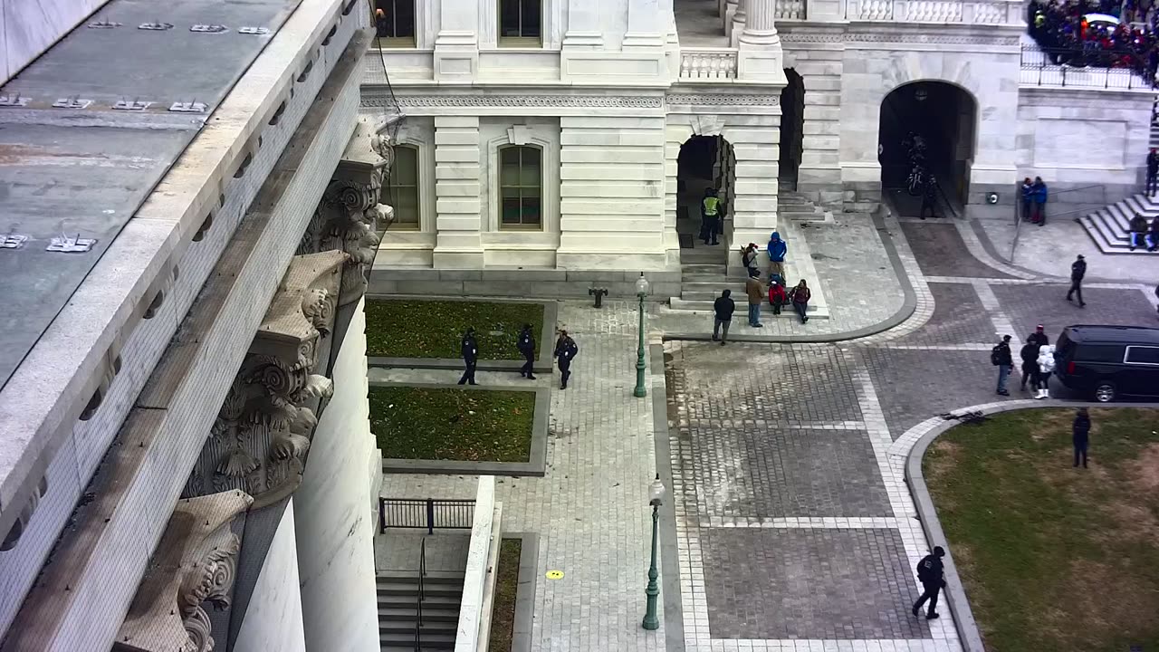 0951USCSRFEastRoof_2021-01-06_15h00min00s930ms.mp4