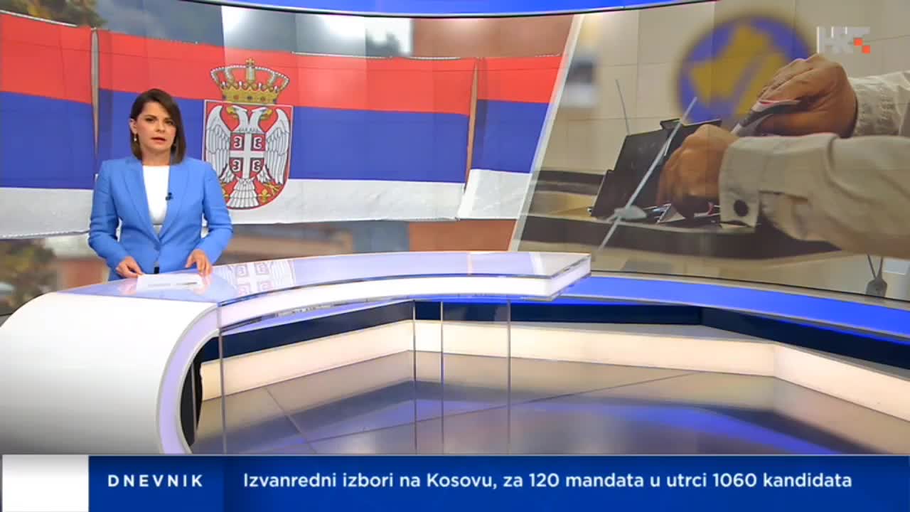 Voditeljica vodila dnevnik sa srpskom zastavom u pozadini!