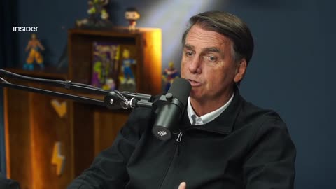Bolsonaro é o atual presidente do Brasil.