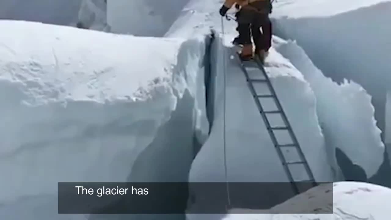 THE KHUMBU ICEFALL - CROSSING EVEREST’S DEADLY SLOPES