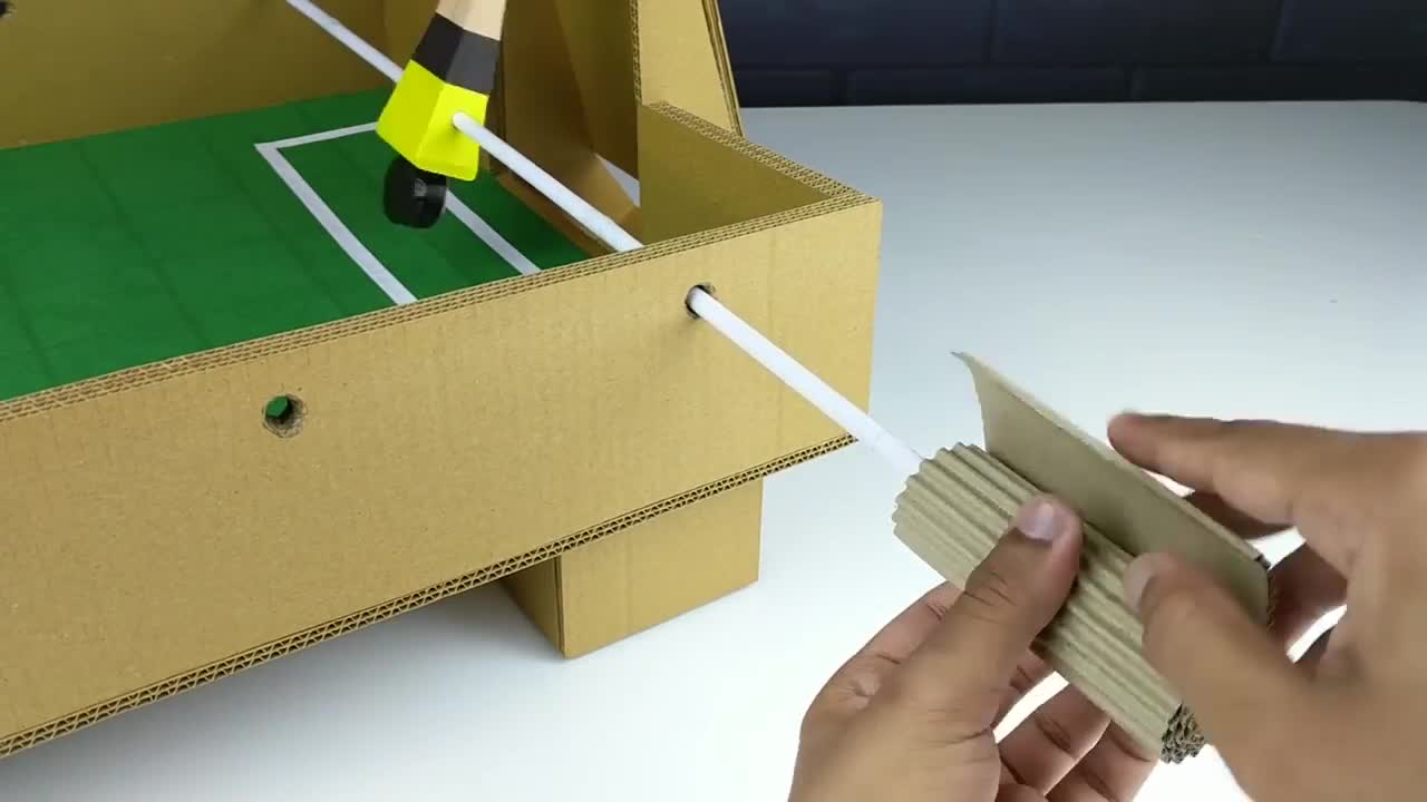 Make your own soccer game and challenge your friends in a simple way with cartoon