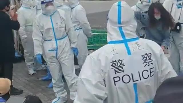 Chinese police evicted residents to Shanghai to make quarantine zones.