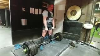 725 lb DL