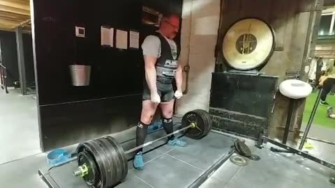 725 lb DL