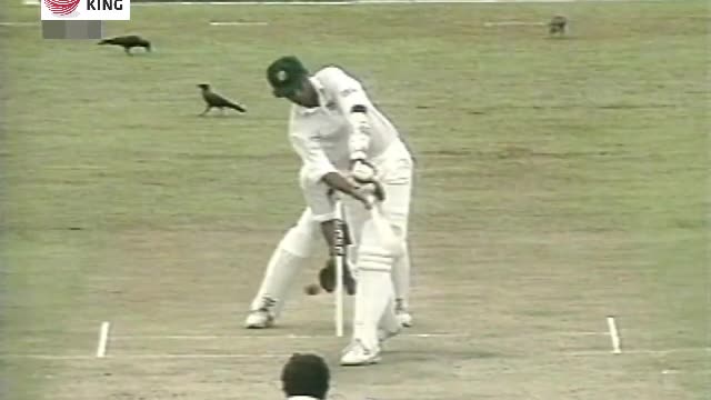 Sachin Tendulkar vs Athar Ali Khan (Bangladesh) Asia Cup 1997