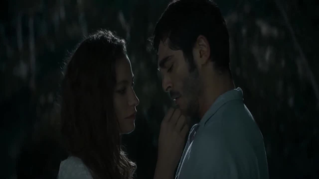 Shahmaran Kiss Scenes - Sahsu and Maran (Serenay Sarikaya and Burak Deniz)