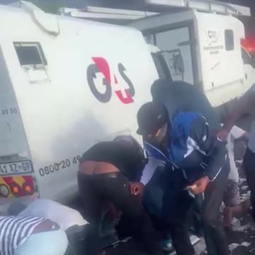 Shootout after cash heist in Cape Town