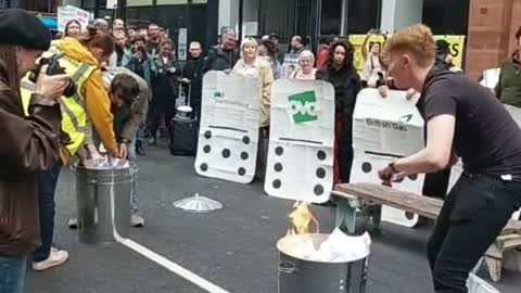 Scots burn electricity bills outside Glasgow energy regulator headquarters: "We don't pay!"