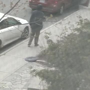 An Ottawa Courier Driver Was Filmed Fighting A Woman In Broad Daylight (VIDEO)