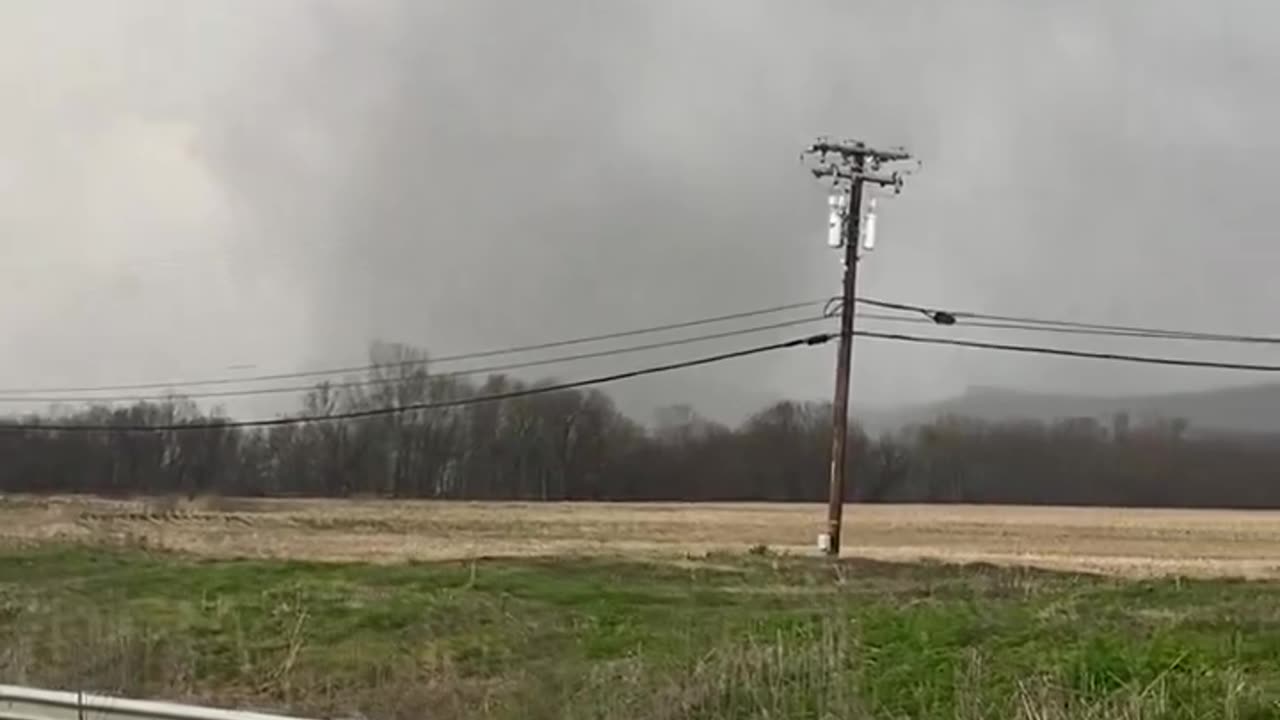 Tornado in Carroll County Kentucky , just west of Carrollton 3-14-2024