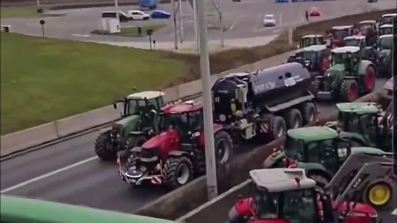 Dutch farmers block the border between the Netherlands and Belgium on the Maastricht highway