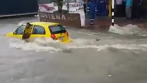 Incredible New Tsunami Footage - This man risked his Life to film