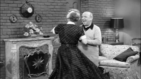 I Love Lucy Season 1 Episode 19 - Breaking The Lease