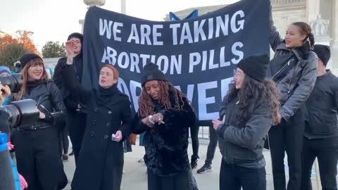 These women are deranged 😳😳