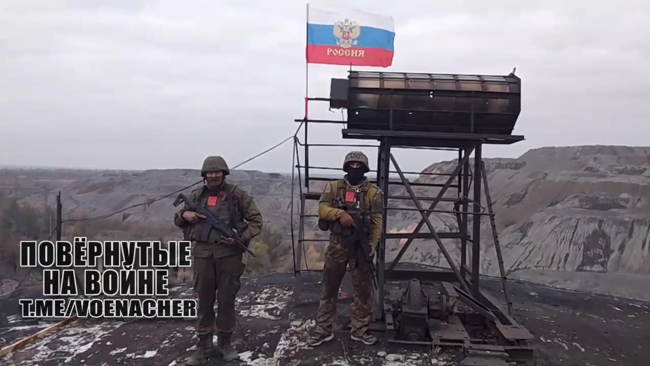 🇷🇺🇺🇦Russian flags in Selidovo and at the Korotchenko mine.