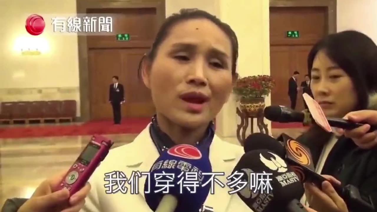 女人大代表：“习主席…很细…当时我穿得不多嘛…激动得就是那个要流出来的感觉…”