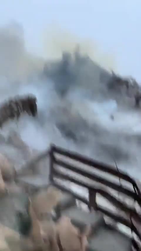 Archival footage of Ukranian T-80 tanks engaging enemy positions