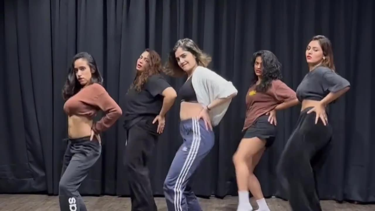 Viral Moves In Dance Trending Video/TrendTracker #shorts #trend #Vairal #new