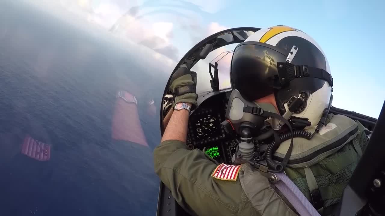 😏 Pinky Recovery-EA-18G Growler Cockpit View - Low Holding to the Spin Pattern to the Overhead-5