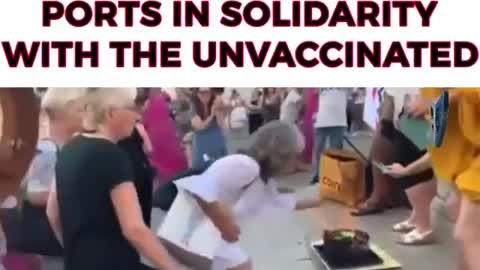 Italy - The Vaccinated Burn Their Jab ID with the unvaccinated With Them