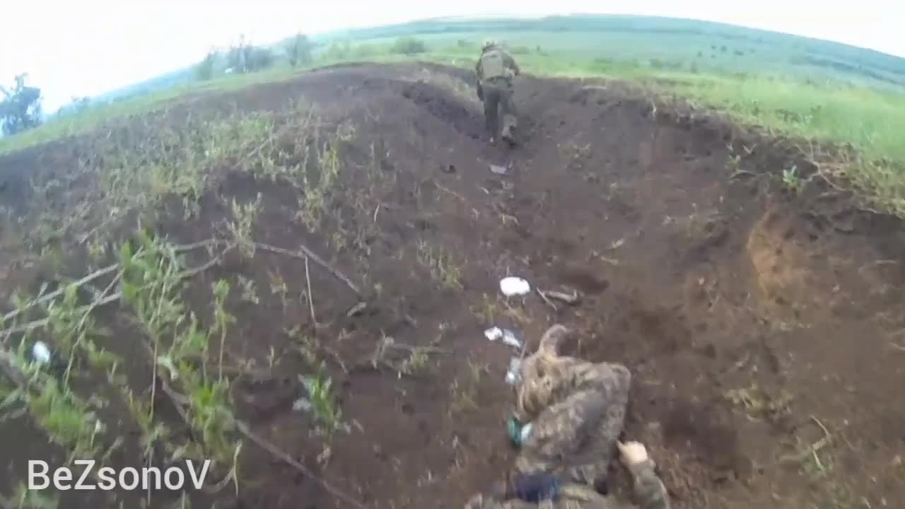 Ukraine War - Ukrops, as usual, throw the bodies of their dead (Graphic)