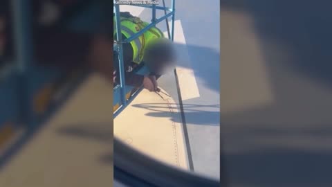 NYC-bound flight canceled when passenger notices missing bolts on plane wing
