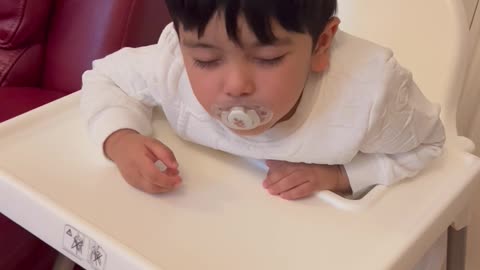 Baby karim’s he fell sleeping 😴 setting on the chair 🪑