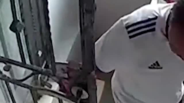 S'pore man repeatedly slams gate at neighbour's house, metal rod finally falls on him