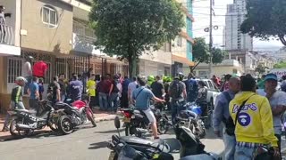 Y es que tras estrellarse, el hombre fue linchado por la comunidad.