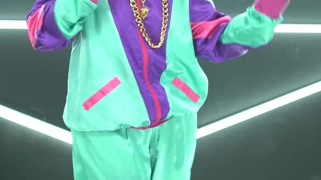 grandma-showing-her-hip-hop-moves