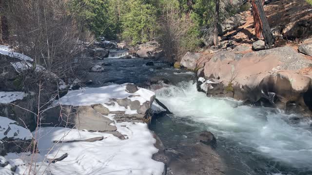 Up Close Winter Views of Incredible Whychus Creek Canyon – Central Oregon