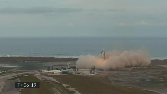 SpaceX Starship prototype explodes on landing after a successful liftoff