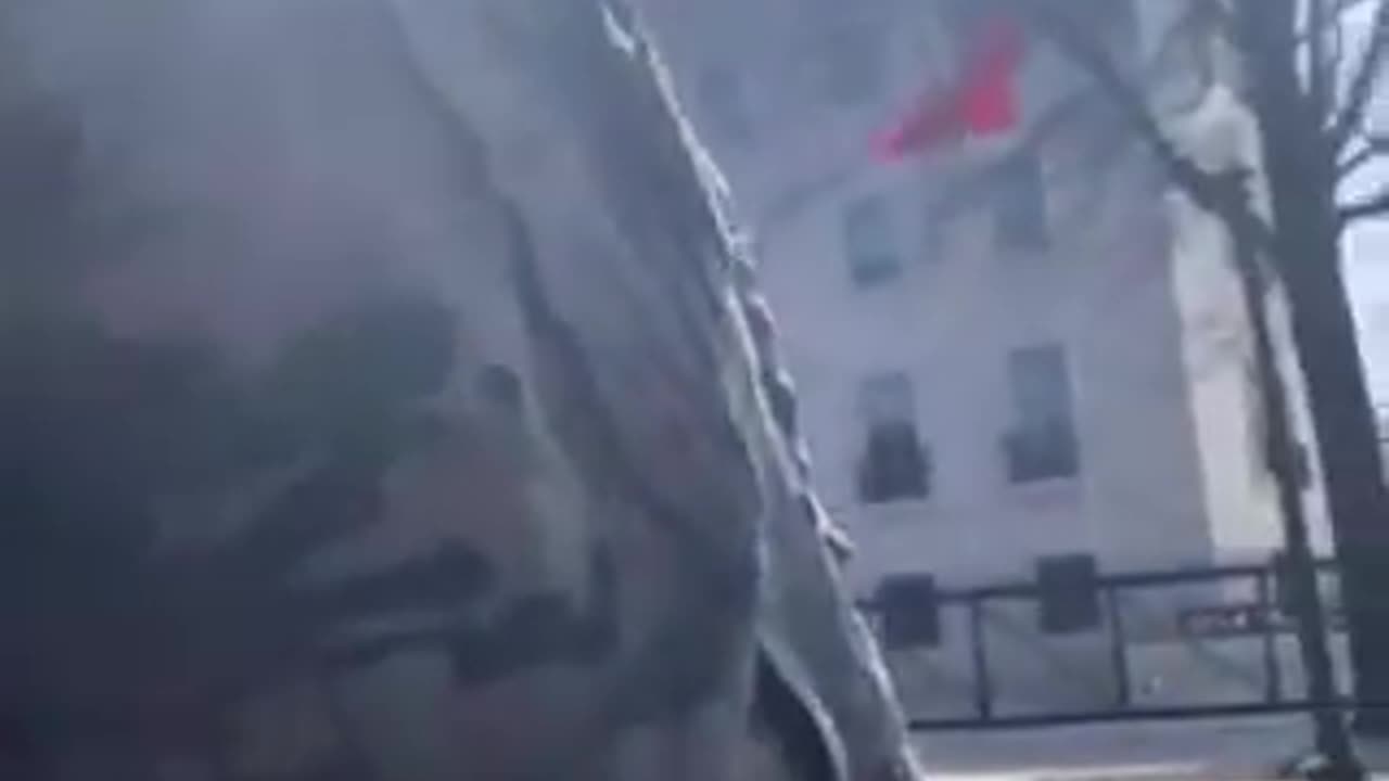 🔥 Hombre se prende fuego frente a la embajada de Israel en Washington