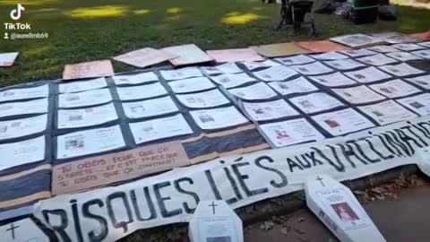 Les Masques Blancs Lyon Sitting Morts apres Injections COVID au Parc TETE DOR le 10 juillet