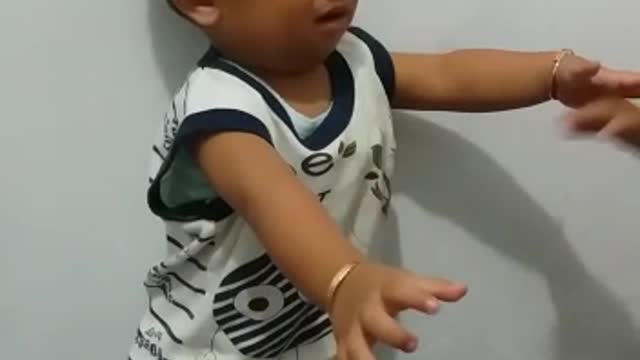 BABY FIRST MOVING FUNNY