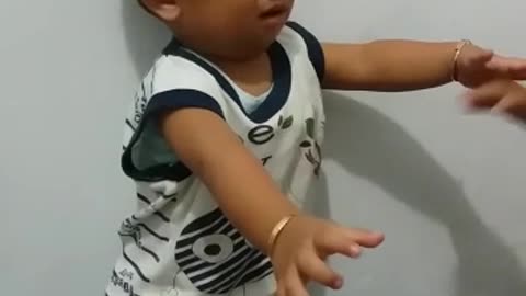 BABY FIRST MOVING FUNNY