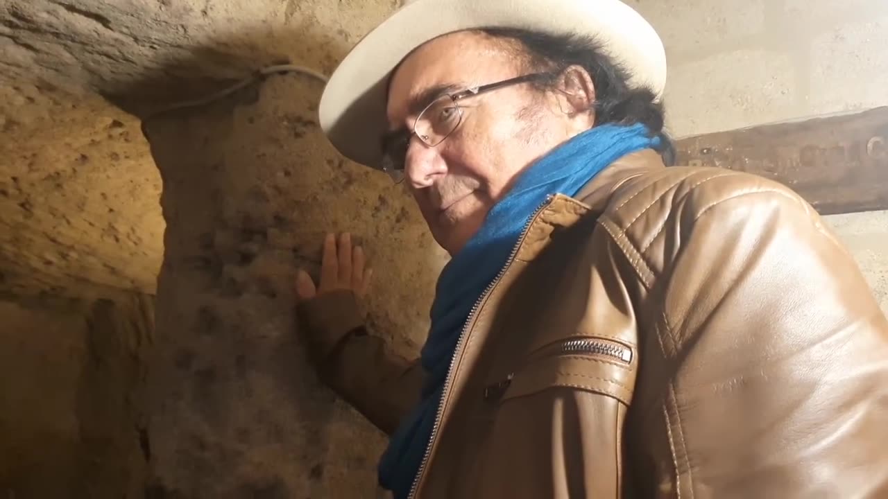 Canosa di Puglia sotterranea: Albano Carrisi visite la "Cavità San Quirico"