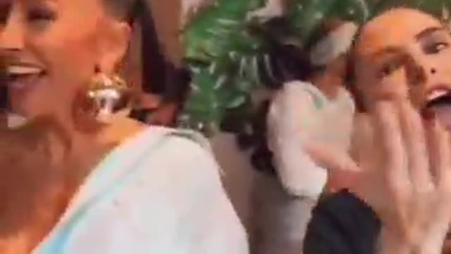 A elite sem máscara e os escravos, ops, trabalhadores, com a focinheira. 🤦🏻♀👉🤡🐮