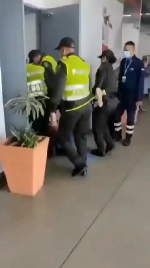 Candidata al Senado reclama a aerolínea