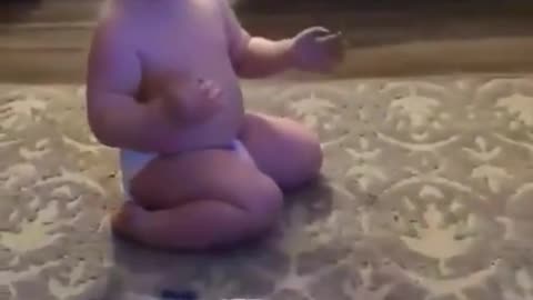 Baby bottle flip - crazyyyyy !!!