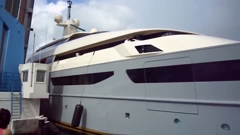 FAILURES WITH SUPER YACHTS. ACCIDENTS AND COLLISIONS OF SUPER YACHTS