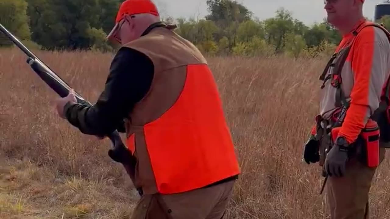 Tim Walz doesnt even know how to load his own gun - he lied about being a hunter too!