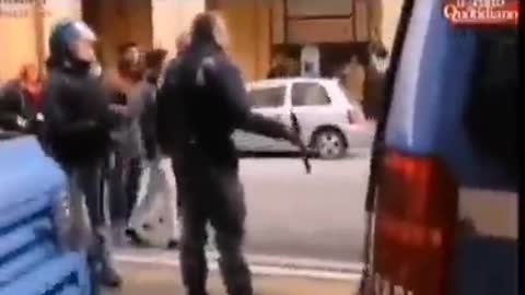 italia police resistance ..