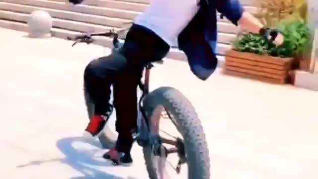 Watch This Amazing Cycling Tricks Smart Guy 🔥